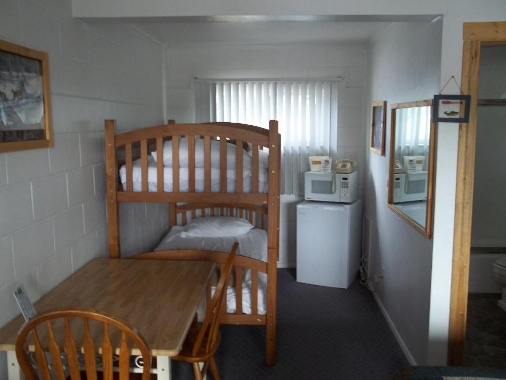 Budget Host Elk Antler Inn Термополіс Номер фото