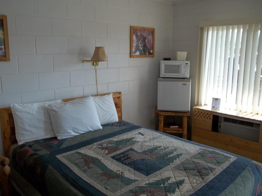 Budget Host Elk Antler Inn Термополіс Номер фото